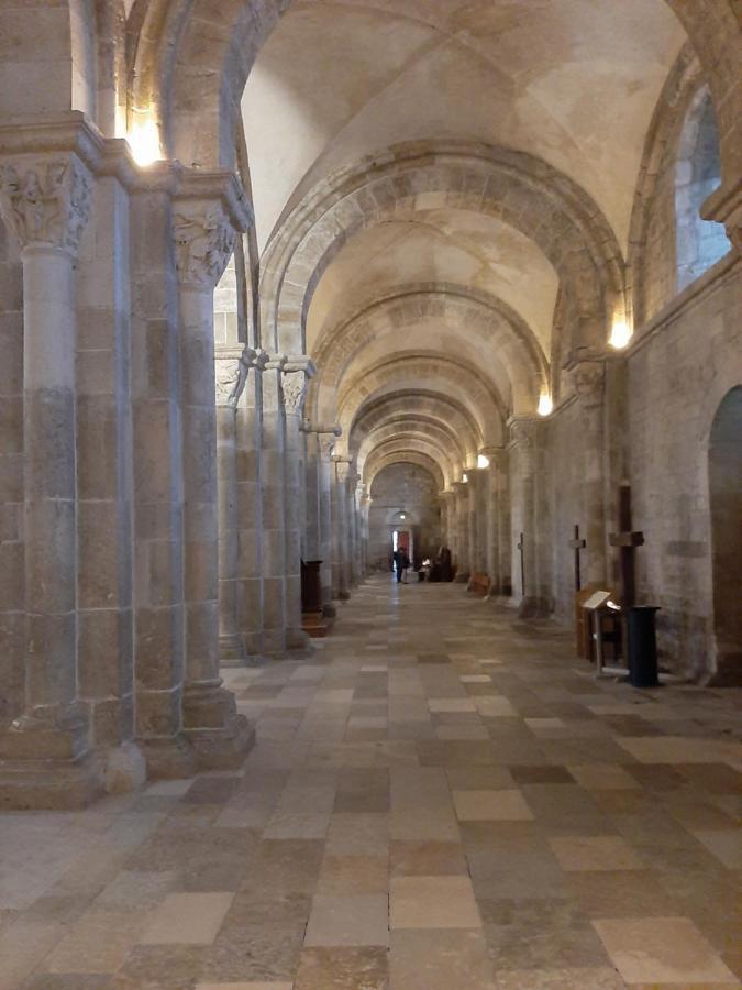 Appartement 48m2 pour 6 personnes au centre ville historique avec parking gratuit et une borne de recharge pour voiture à 10 metres Avallon Exterior foto